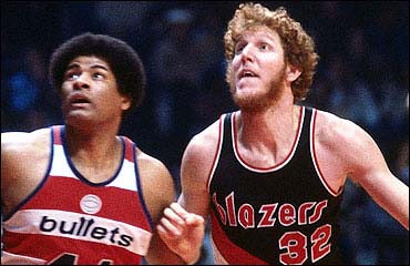 bill walton fighting for a rebound with an afro'ed wes unseld